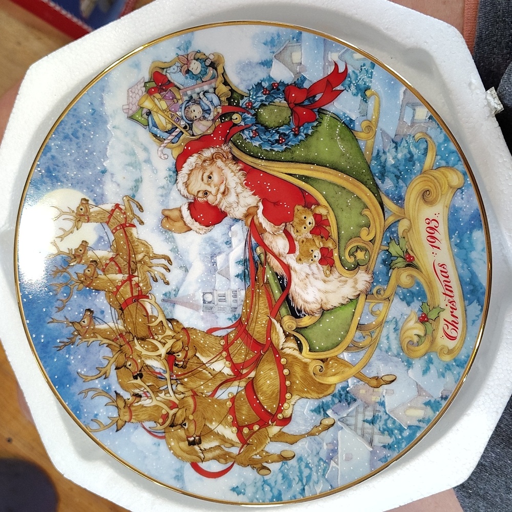 Vintage Avon Special Christmas Delivery Plate with Gold Trim